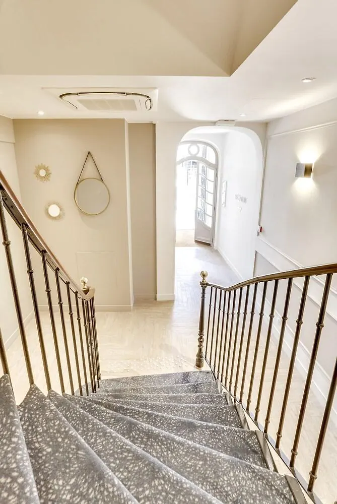Hotel Courseine Courbevoie