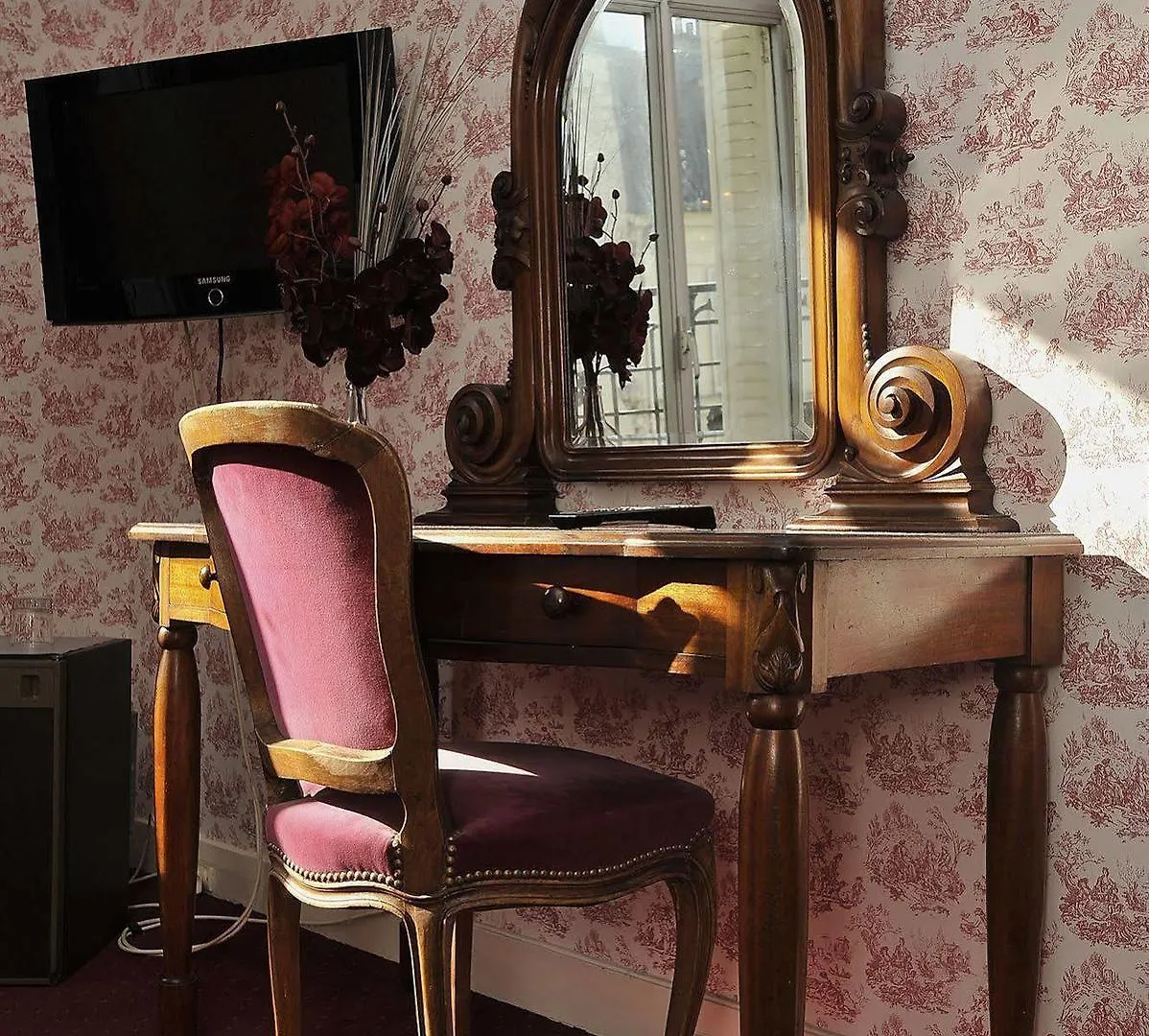 Courseine Hotel Courbevoie