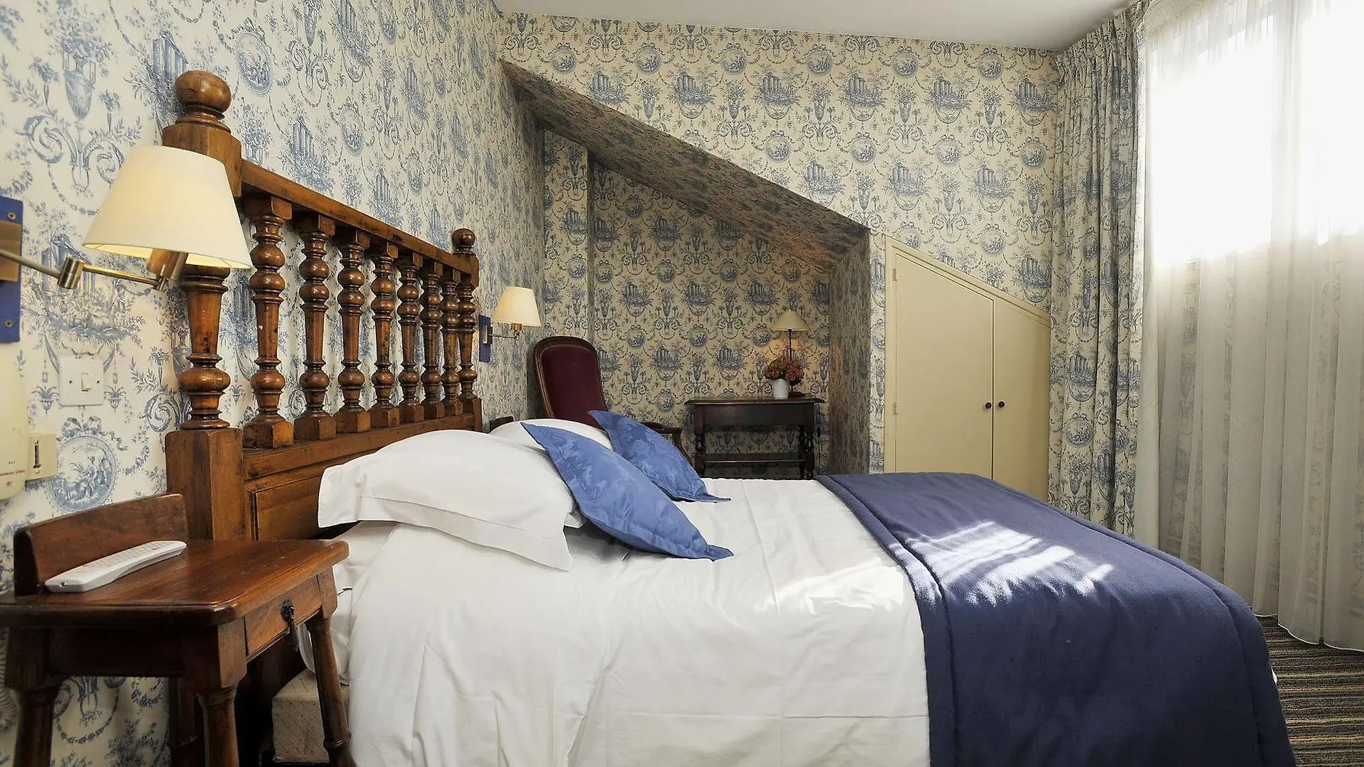 Courseine Hotel Courbevoie
